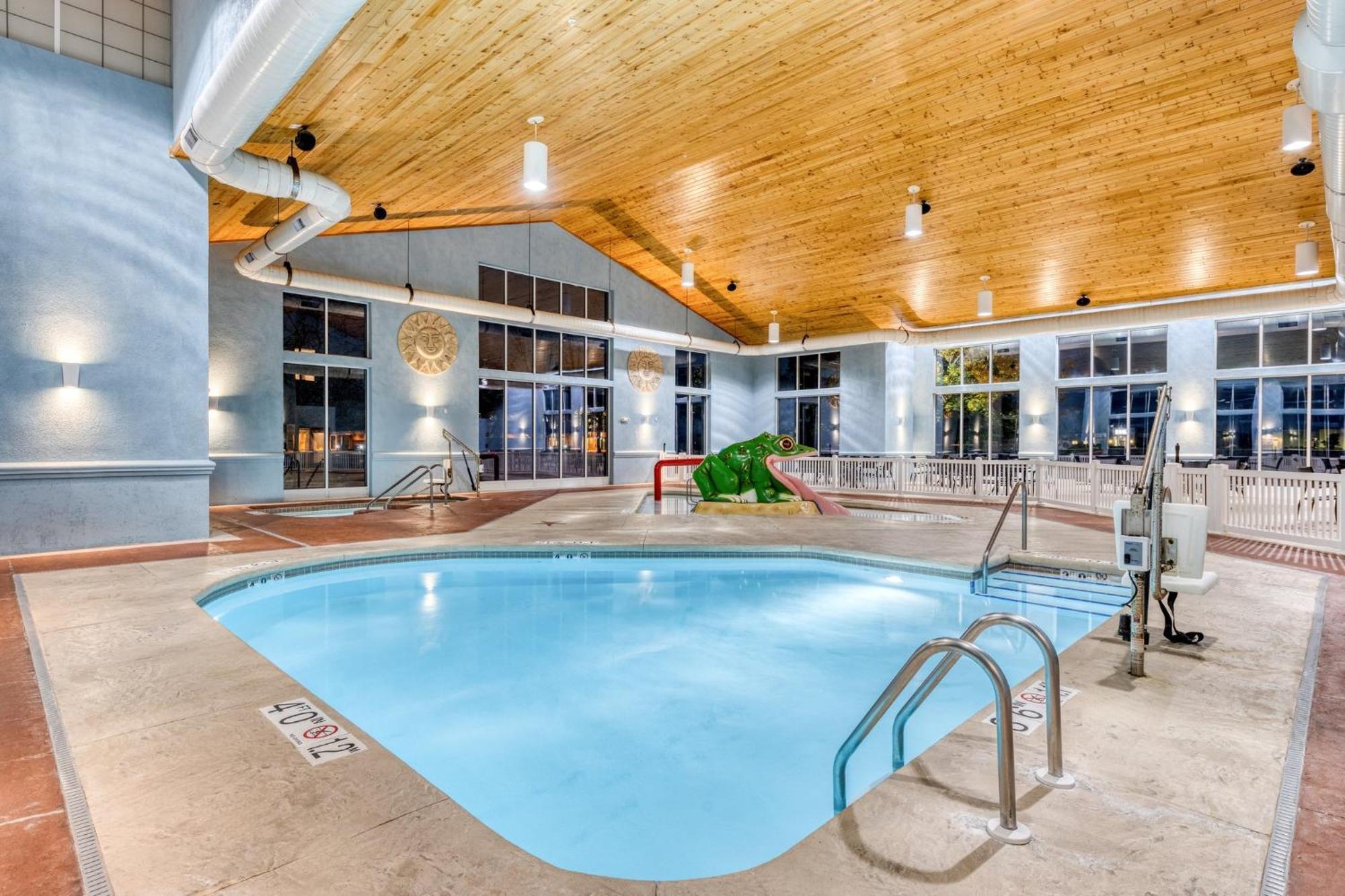 Holiday Inn Express & Suites - Green Bay East By Ihg Dış mekan fotoğraf